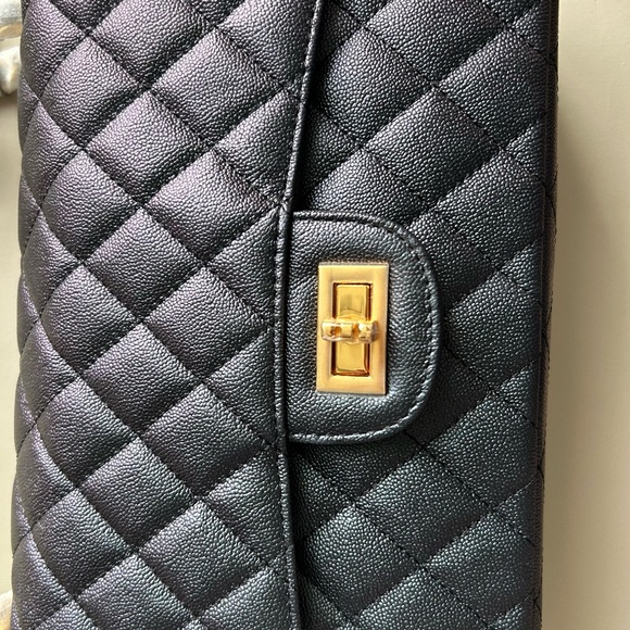 Calfskin leather black gold chain bag - Picture 5 of 11